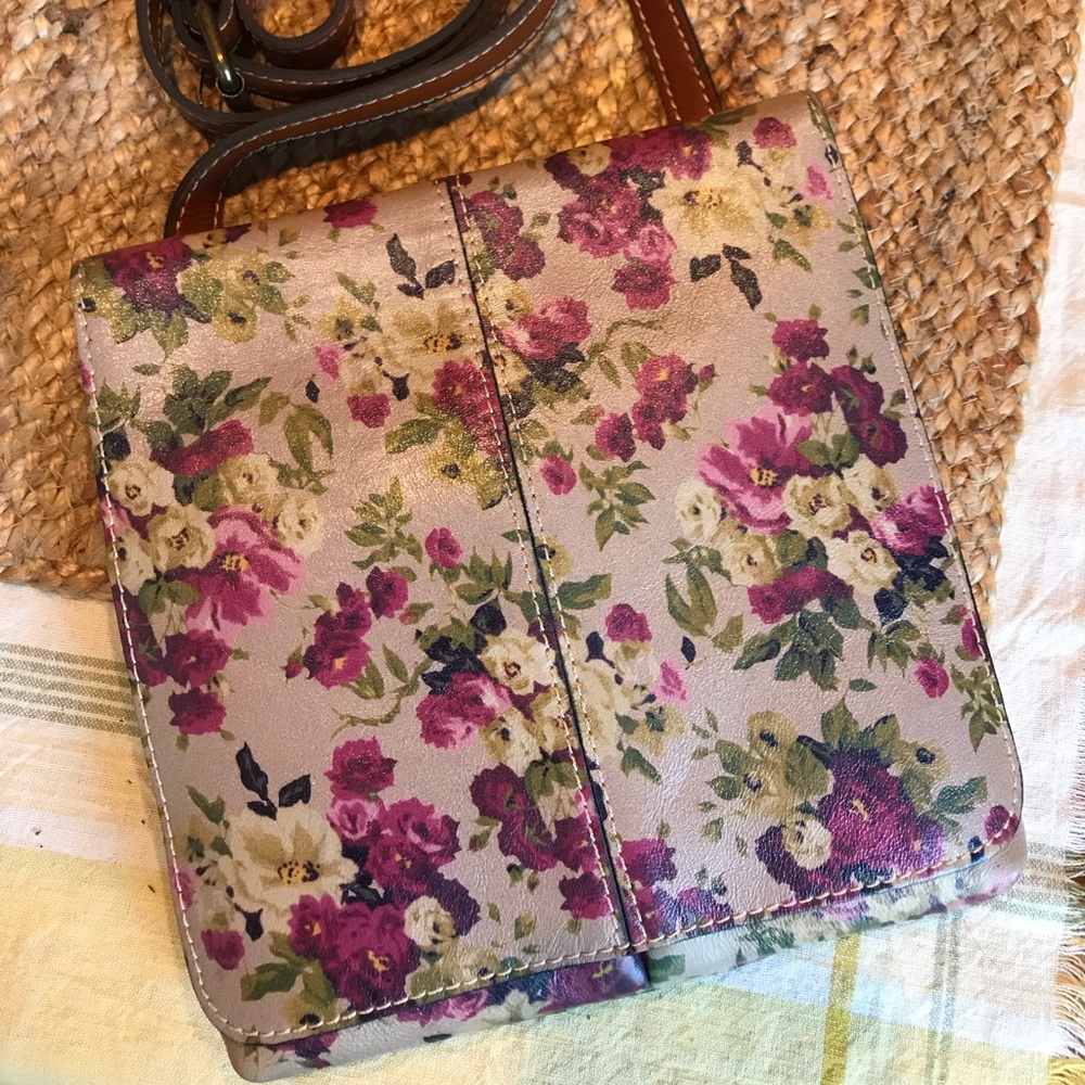 Patricia Nash, the Aveley crossbody purse. Crafted in luxurious leather, coated.